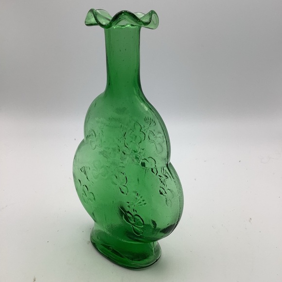 Green Glass Ruffle Top Vase with Embossd Shamrocks - Picture 4 of 11